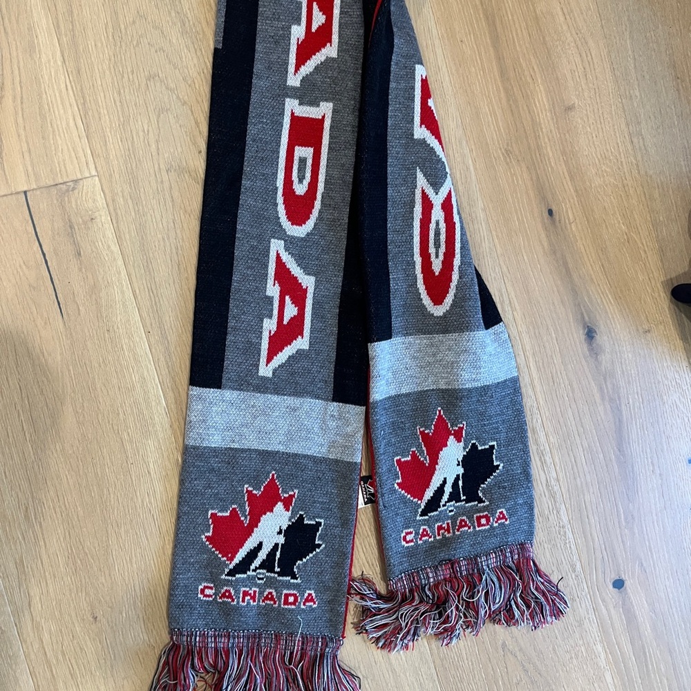 Team Canada Hockey Scarf NWT